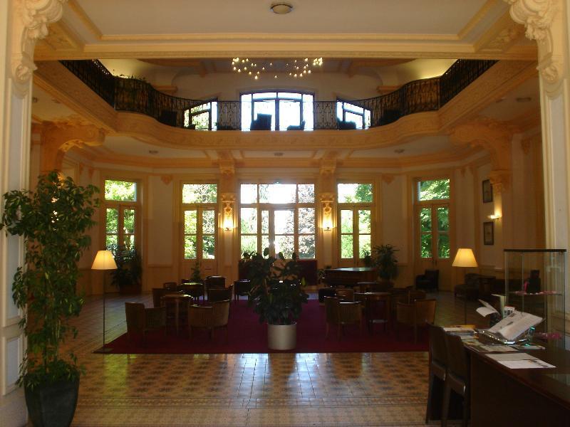 Terres De France - Appart'Hotel Le Splendid Allevard Exterior photo