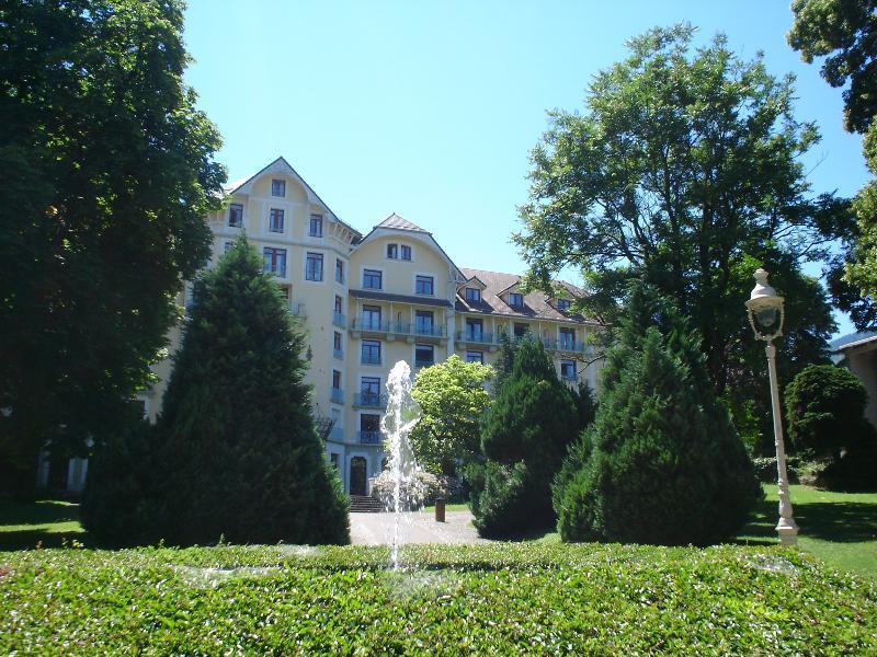 Terres De France - Appart'Hotel Le Splendid Allevard Exterior photo