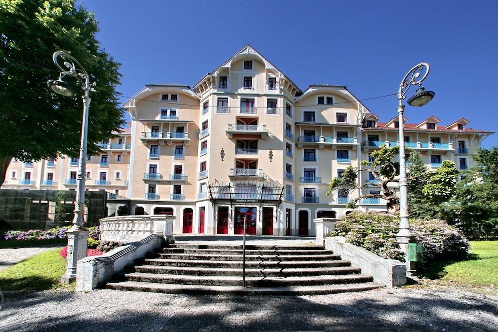 Terres De France - Appart'Hotel Le Splendid Allevard Exterior photo