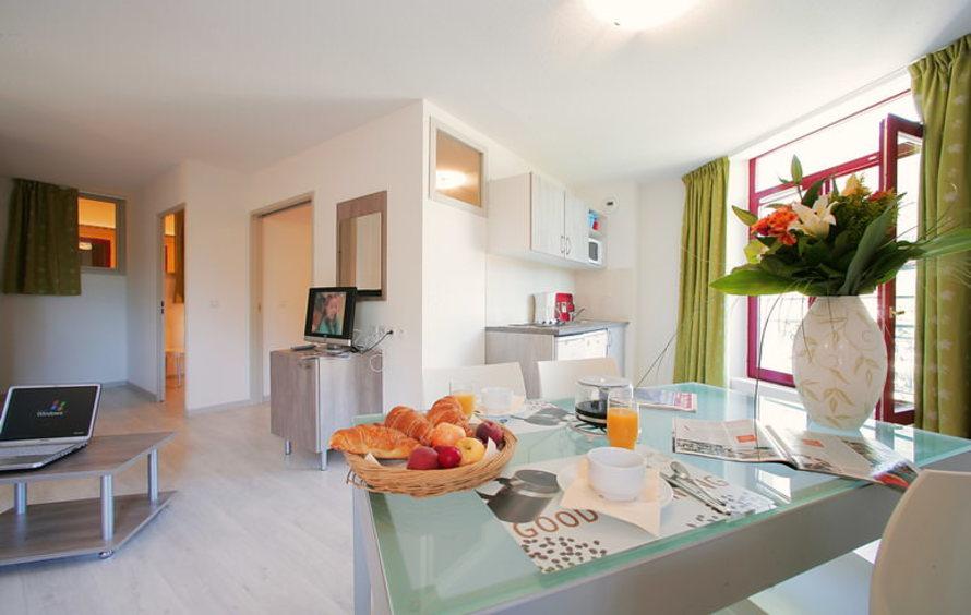 Terres De France - Appart'Hotel Le Splendid Allevard Exterior photo