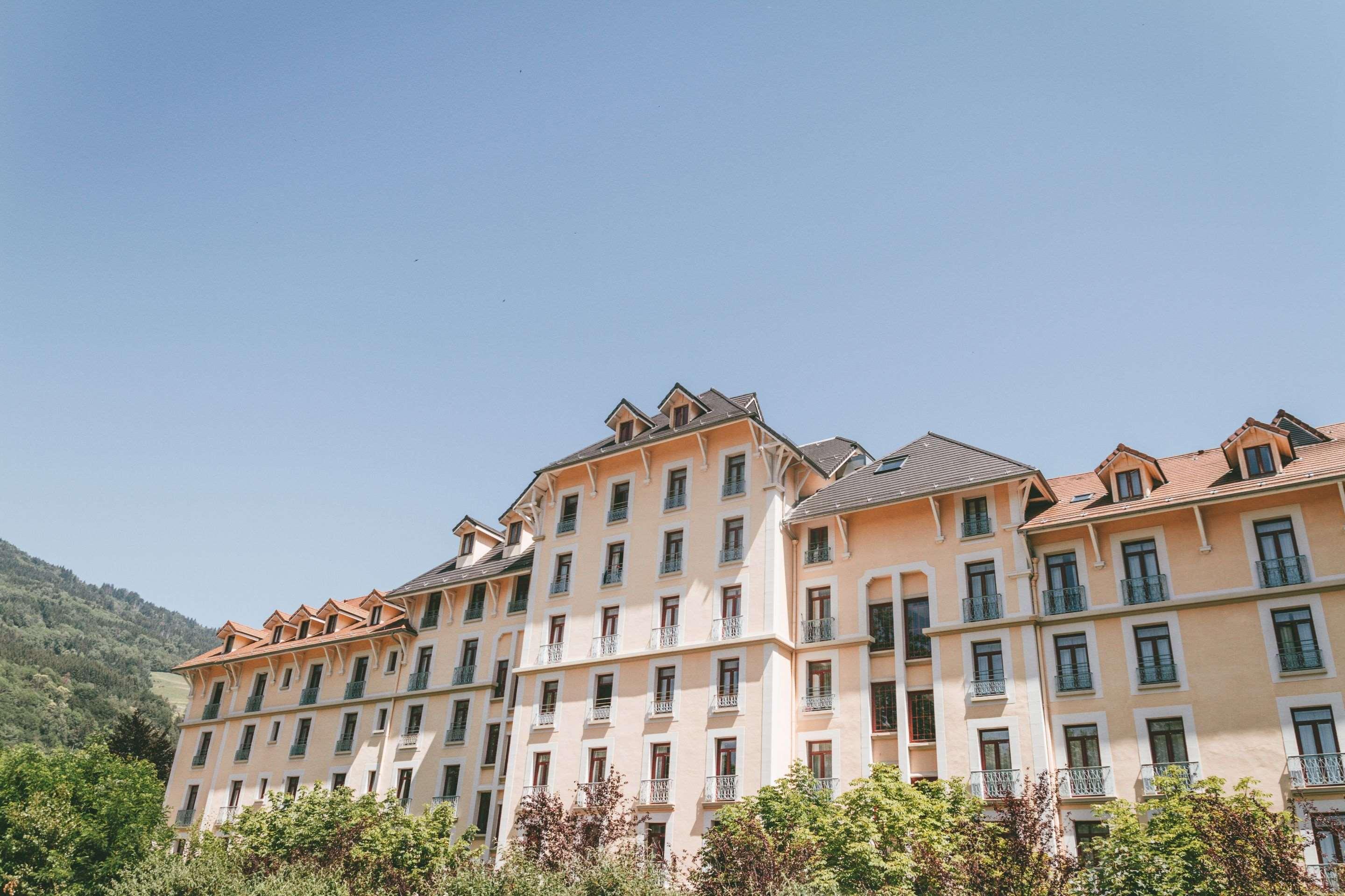 Terres De France - Appart'Hotel Le Splendid Allevard Exterior photo