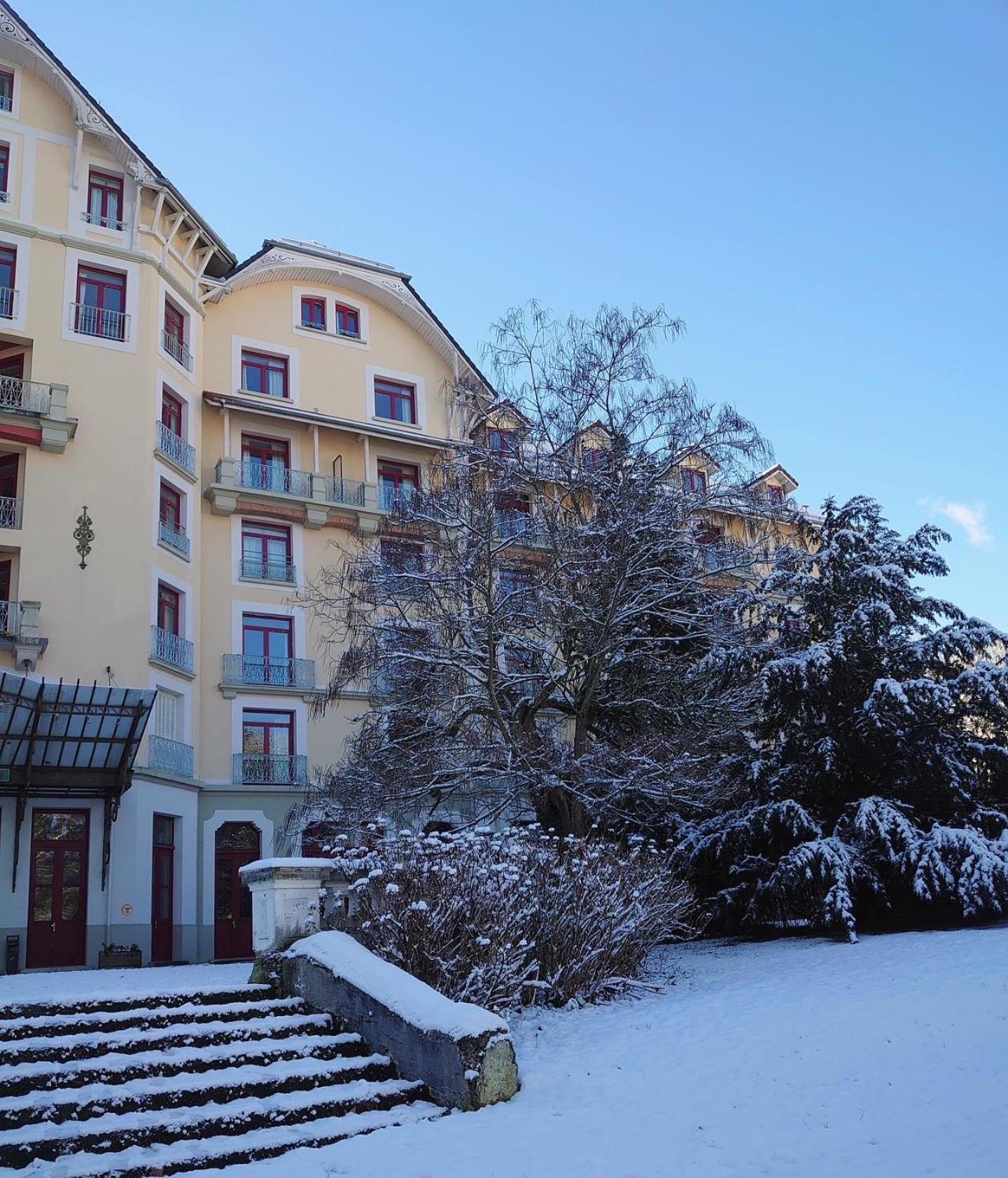 Terres De France - Appart'Hotel Le Splendid Allevard Exterior photo