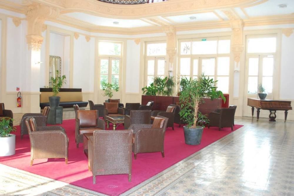 Terres De France - Appart'Hotel Le Splendid Allevard Exterior photo