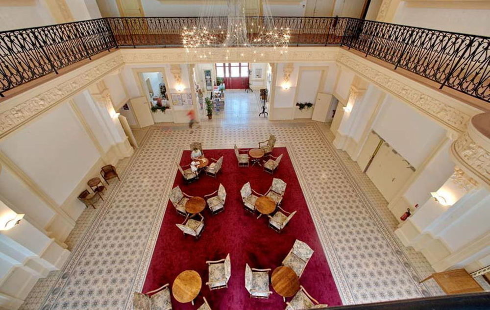 Terres De France - Appart'Hotel Le Splendid Allevard Exterior photo