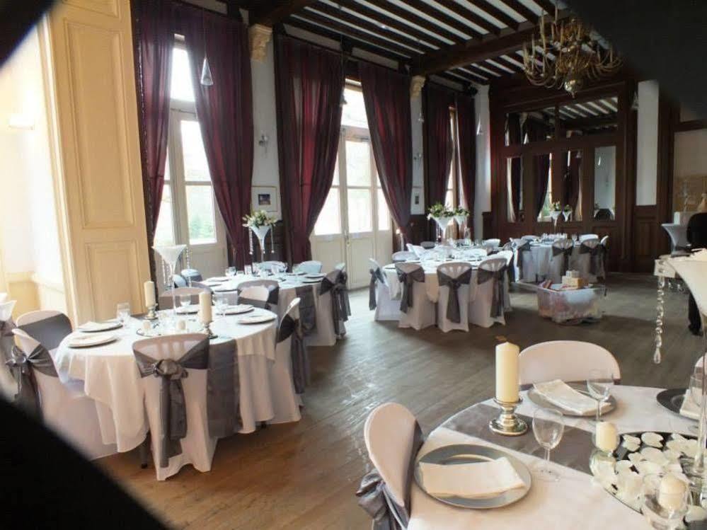 Terres De France - Appart'Hotel Le Splendid Allevard Exterior photo