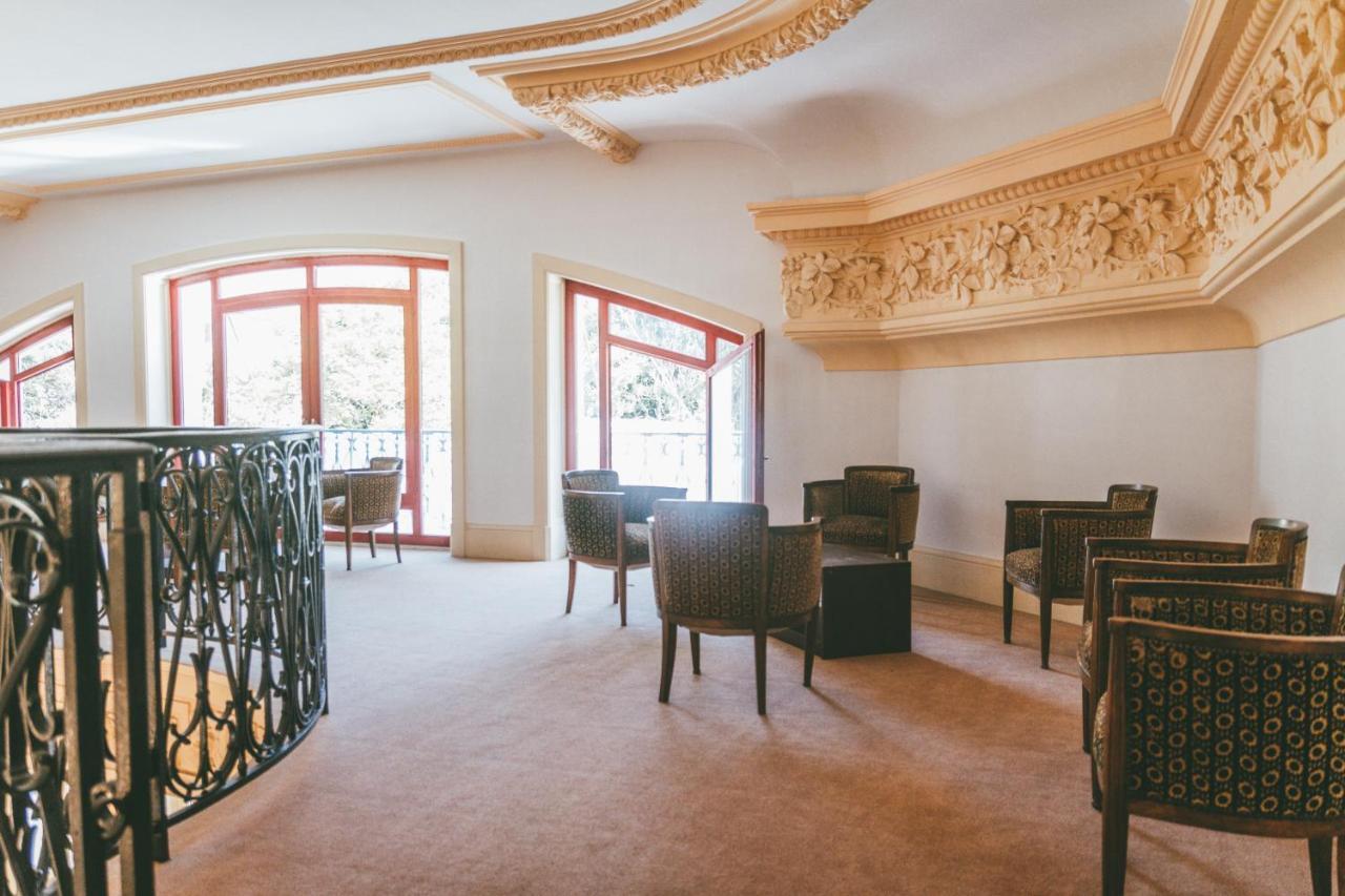 Terres De France - Appart'Hotel Le Splendid Allevard Exterior photo